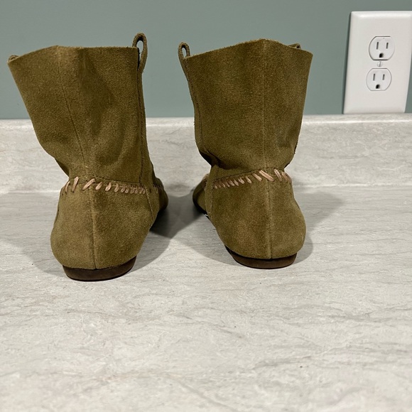 Anthropologie Latigo Olive Green Suede Moccasin Boho Bootie Women’s Size 8 - Picture 2 of 5